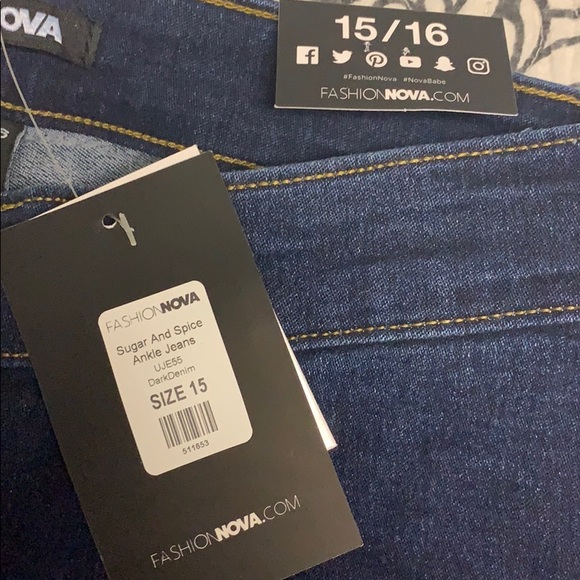 Fashion Nova Sugar and Spice Dark Denim - Picture 3 of 3